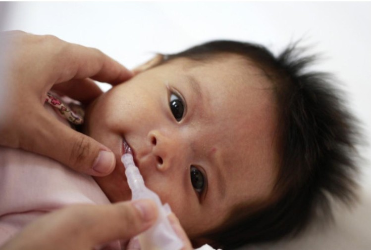 बच्चों को पोलियो की खतरनाक बीमारी से सुरक्षित रखने के लिए पोलियो वैक्सीन दी जाती है- सांकेतिक तस्वीर