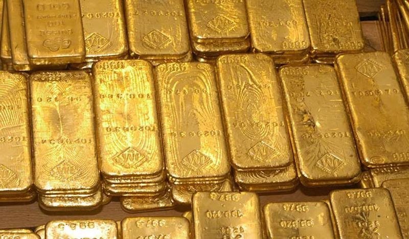 <p> वास्तविक असे म्हणतात की या प्रवासादरम्यान राजाने वाटेत लोकांना बरेच सोने दान केले. यामुळे इजिप्तची अर्थव्यवस्था ठप्प झाली. मोशेच्या बक्षिसेमुळे सोन्याच्या किंमती खाली येत राहिल्या. <br /> & nbsp; </ p> 